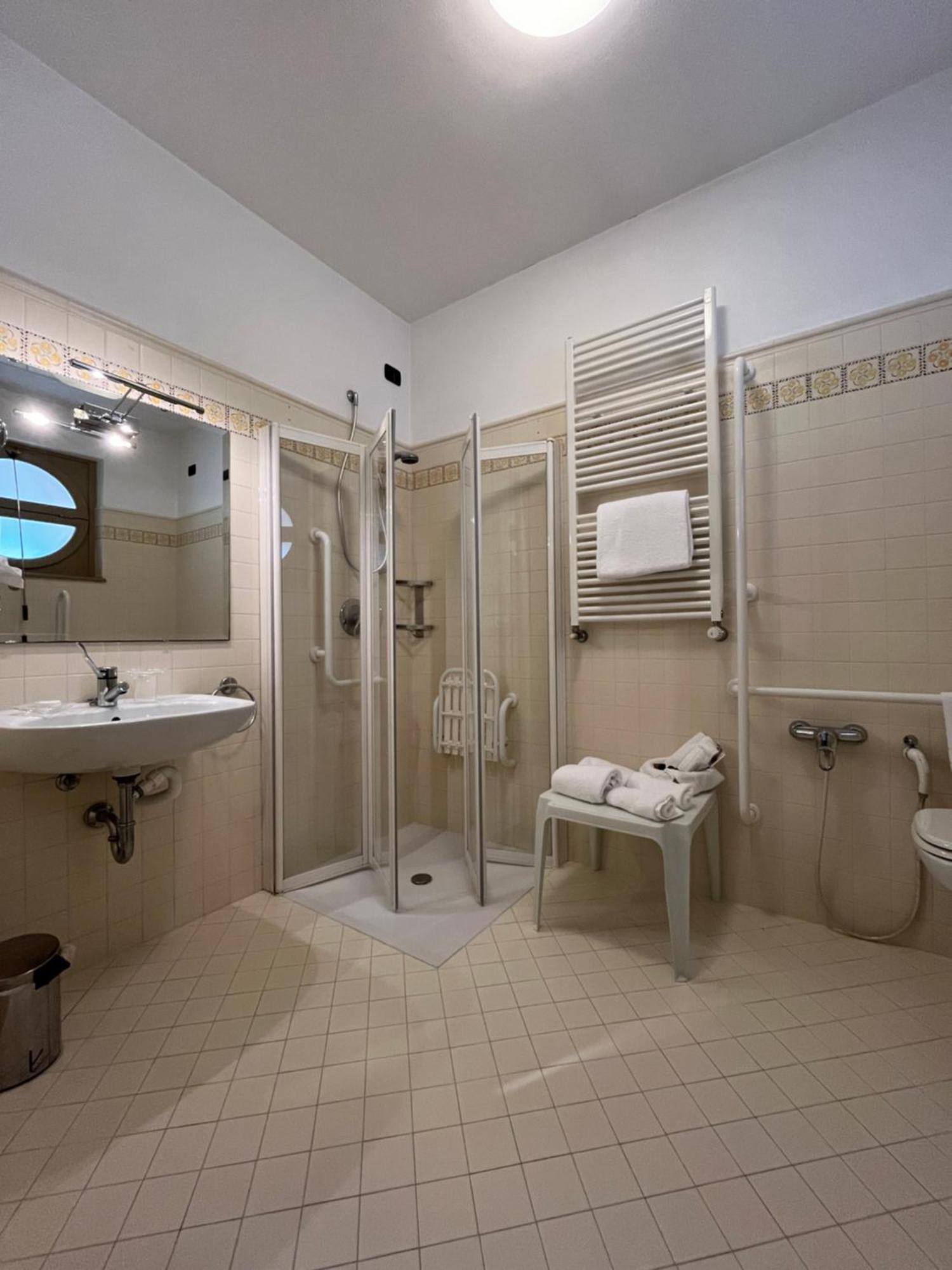 Romantik Hotel Relais Mirabella Iseo Camera foto